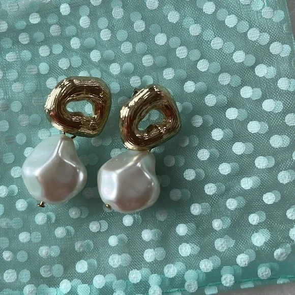 H&M Francesca’s Irregular faux pearls balls and hoop earrings & necklace LOT - Picture 13 of 17